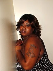 Big booty black girl Hunni Blue in solo pics