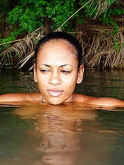 Black girlfriend self satisfying in the lake